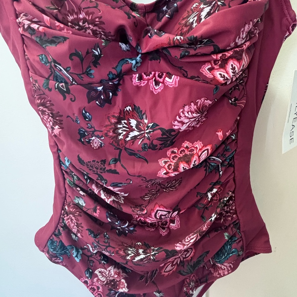Chic Floral One-Piece Swimsuit in Burgundy - Picture 4 of 6